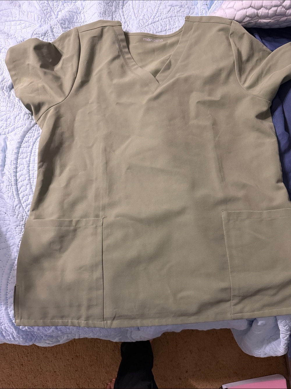 Mandala Olive V-Neck Scrub Top with Front Pockets